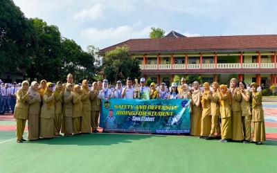 SOSIALISASI SAFETY RIDING DI SMAN 5 PURWOKERTO