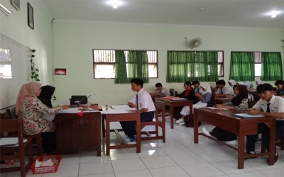 Proses Lapor Diri Calon Peserta Didik SMAN 5 Purwokerto Berlangsung Lancar.