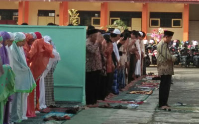 Salat Hajat dan Istighosah SMA Negeri 5 Purwokerto
